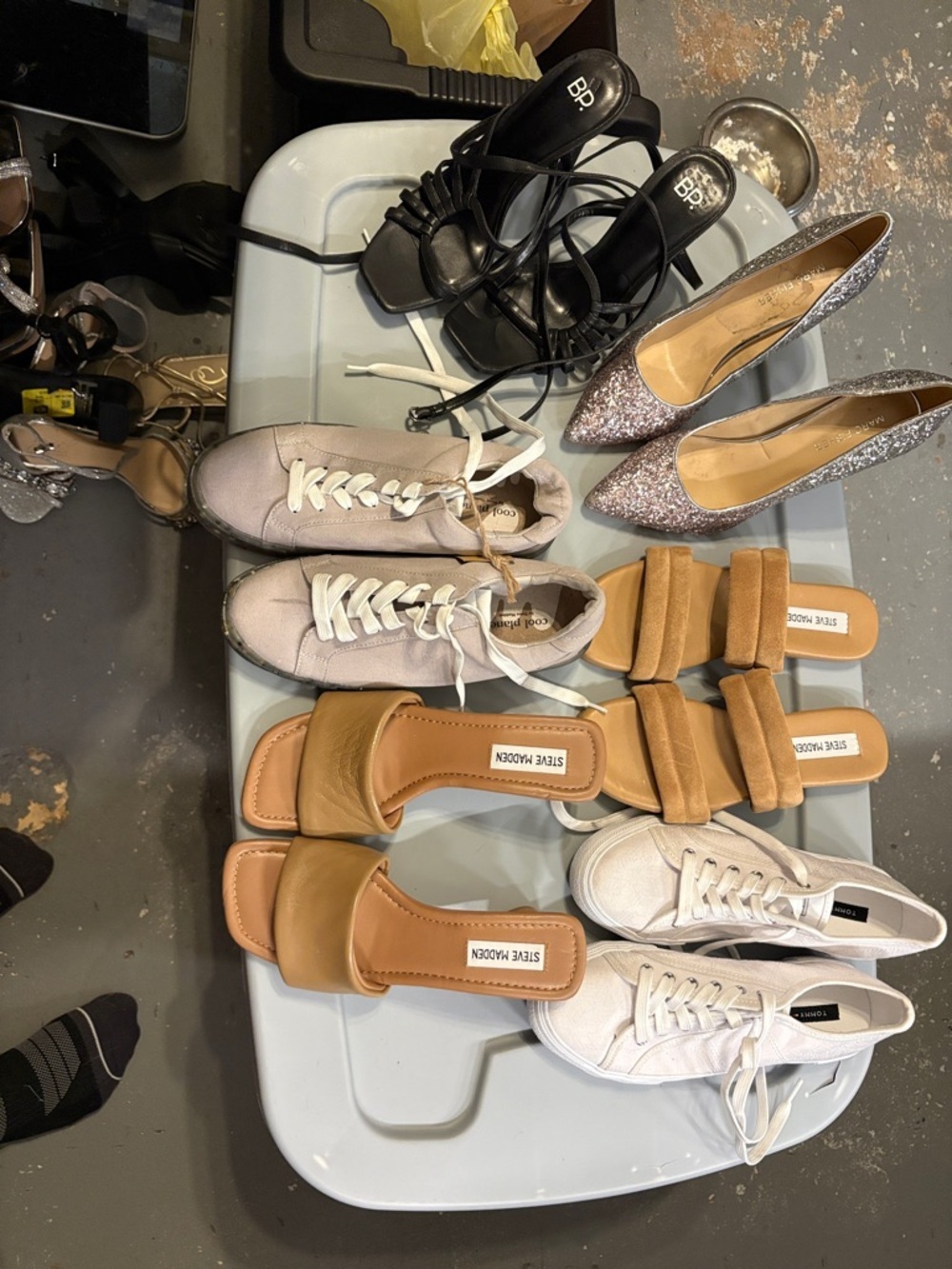 ATTENTION SIZE 7 SHOE WEARER